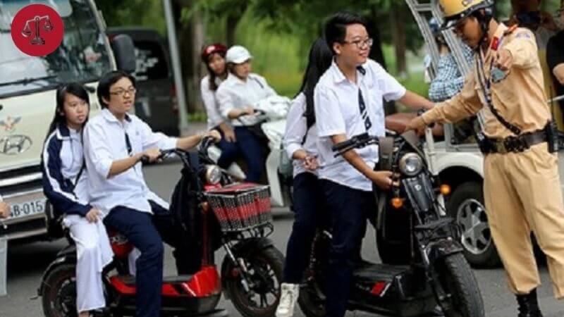 Không đội mũ bảo hiểm phạt bao nhiêu? Hỏi đáp tư vấn 2 không đội mũ bảo hiểm phạt bao nhiêu tiền