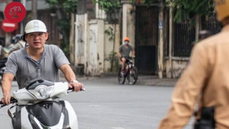 Không đội mũ bảo hiểm phạt bao nhiêu? Hỏi đáp tư vấn 3 mức phạt lỗi không đội mũ bảo hiểm