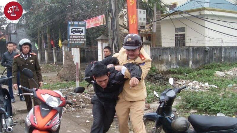 chống người thi hành công vụ phạt bao nhiêu