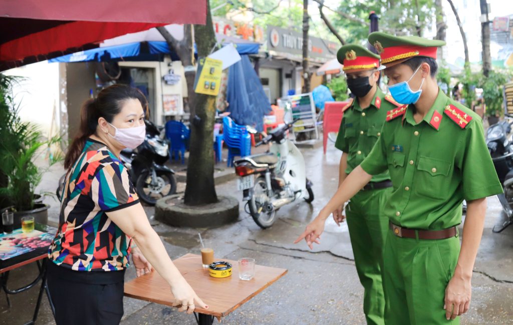 giai-dap-chong-nguoi-thi-hanh-cong-vu-phat-bao-nhieu