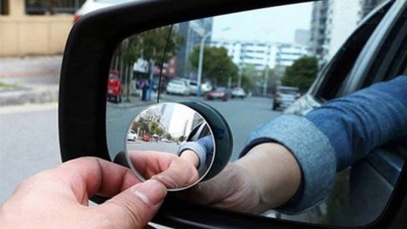 Xe không gương phạt bao nhiêu theo quy định pháp luật 2025? 2 o-to-khong-guong-phat-bao-nhieu