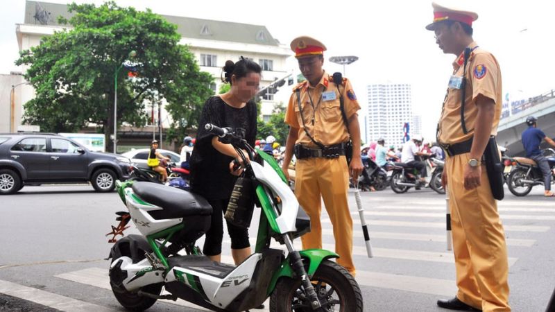 Xe không gương phạt bao nhiêu theo quy định pháp luật 2025? 3 xe-dap-dien-khong-guong-phat-bao-nhieu