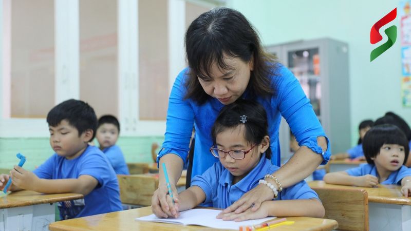 Giáo viên sinh con thứ 3 có bị kỷ luật không? Thời hạn xử lý bao lâu? 10 giao-vien-sinh-con-thu-3-co-bi-ky-luat-khong