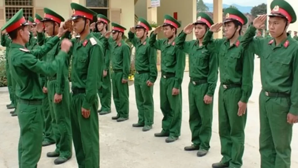 giay-di-chuyen-nghia-vu-quan-su-hien-nay-nhu-the-nao