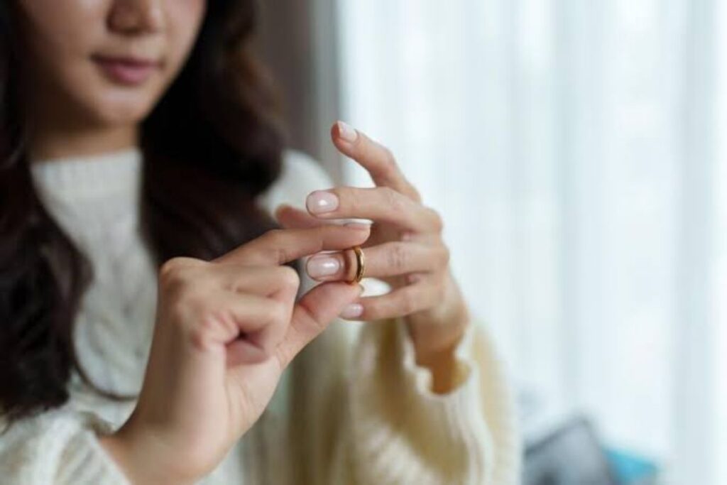 Muốn Ly Hôn Đơn Phương Phải Làm Gì? Hướng Dẫn Chi Tiết Từ Luật Sư Để Không Bị Trả Hồ Sơ 1 muon ly hon don phuong phai lam gi